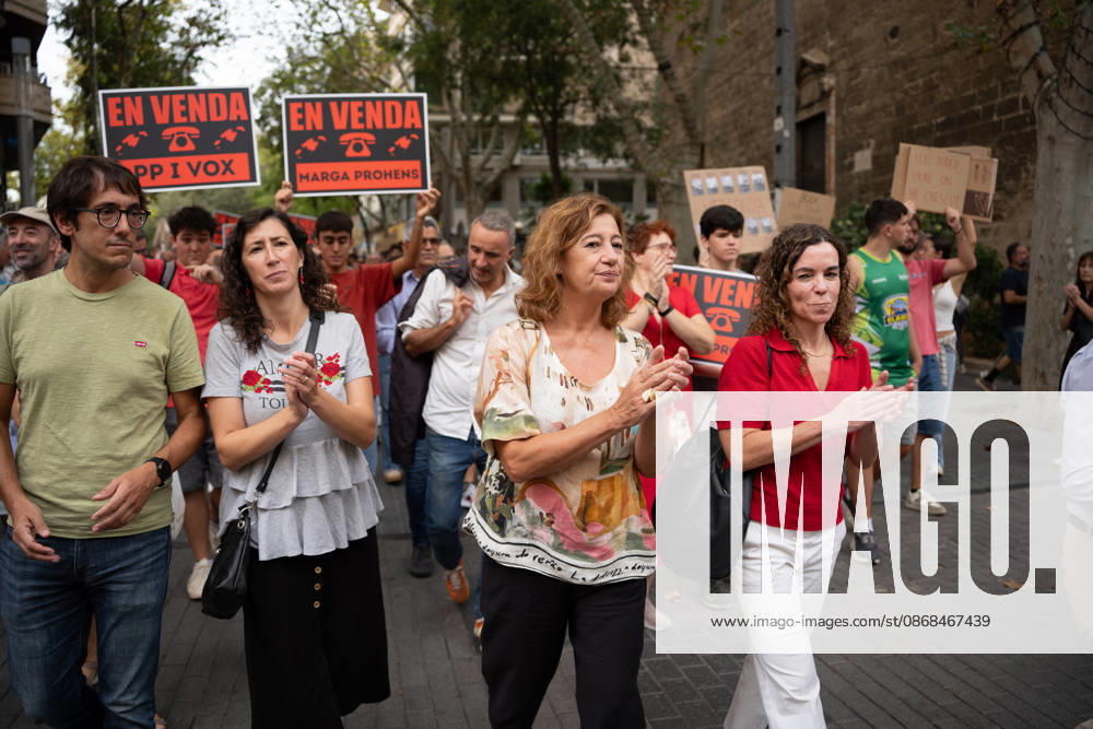 Housing Protest in Palma: Francina Armengol, President of the Congress of Deputies, during a protest calling for a reduction in housing rents, on October 3, 2026, in Palma de Mallorca, Mallorca, Balearic Islands, Spain. The Tenants’ Union and PAH Mallorca (Platform of People Affected and Involved by Mortgages and Housing) have organized the march to demand changes in housing policies and greater protection for renters. The Prime Minister, Pedro Sánchez, will spend the next few hours analyzing what happened yesterday, Friday, in Congress following the rejection of the two royal decrees on housing, and will be monitoring the public reaction in the streets to decide whether to ultimately call early general elections. OCTOBER 3, 2026 Javier Fe