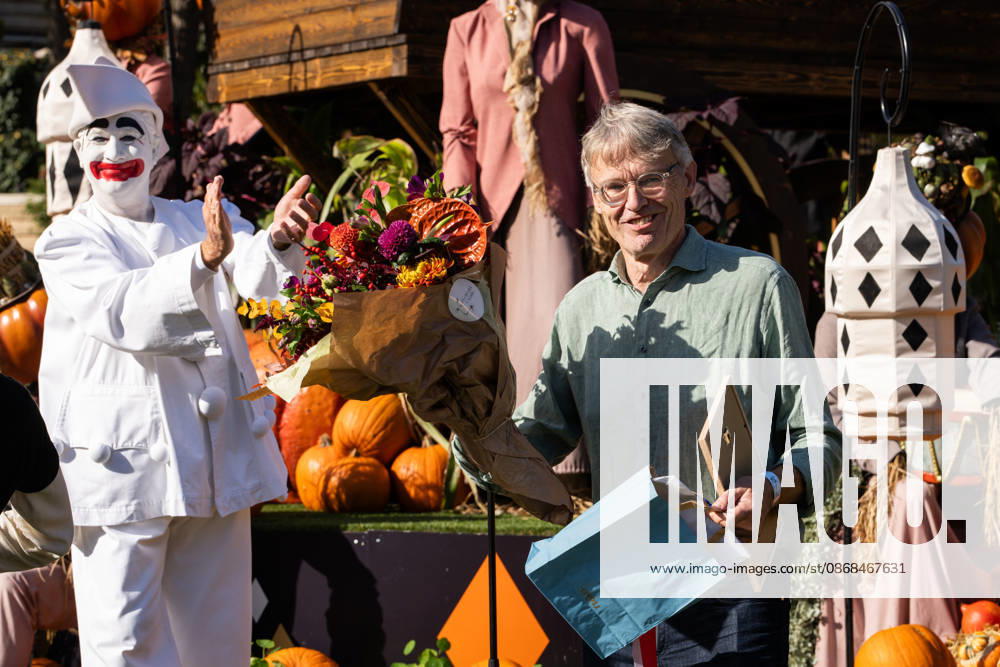 Danish Championship in Giant Pumpkins Revealed Per Thomsen from Hasle receives a 3rd place for his pumpkin weighing 326.2 kg at the Danish Championship in Giant Pumpkins in Tivoli in Copenhagen on Saturday, October 3, 2026. (Photo: Emil Nicolai Helms Scanpix 2026) , Copenhagen Denmark