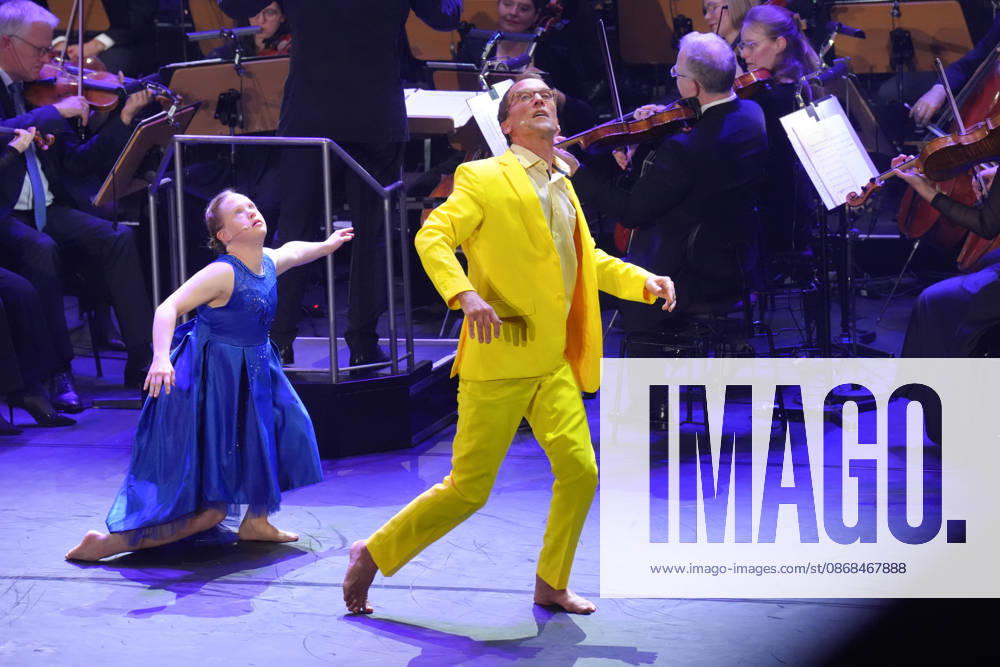 Festakt zum Tag der deutschen Einheit in Bremen Neele Buchholz und Tomas Buenger mit einer Tanzperformance zu Die Schoene und das Biest beim Festakt zum Tag der Deutschen Einheit in der Glocke, Bremen, 03.10.2026 Bremen Bremen Deutschland