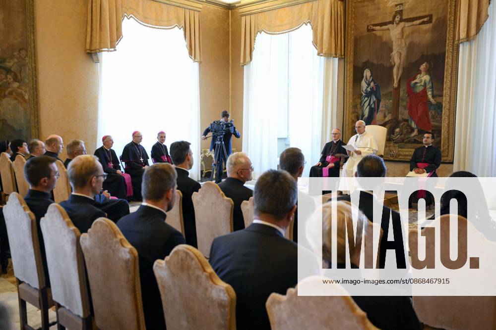 ITALY - PRIVATE AUDIENCE - VATICAN-2026 10 3 Italy, Rome, Vatican, 2026 10 3 Pope Leo XIV receives Community of the Pontifical Teutonic College of Santa Maria in Campo Santo, on the 150th anniversary of its founding in a private audience at The Vatican . - NO BOOKS