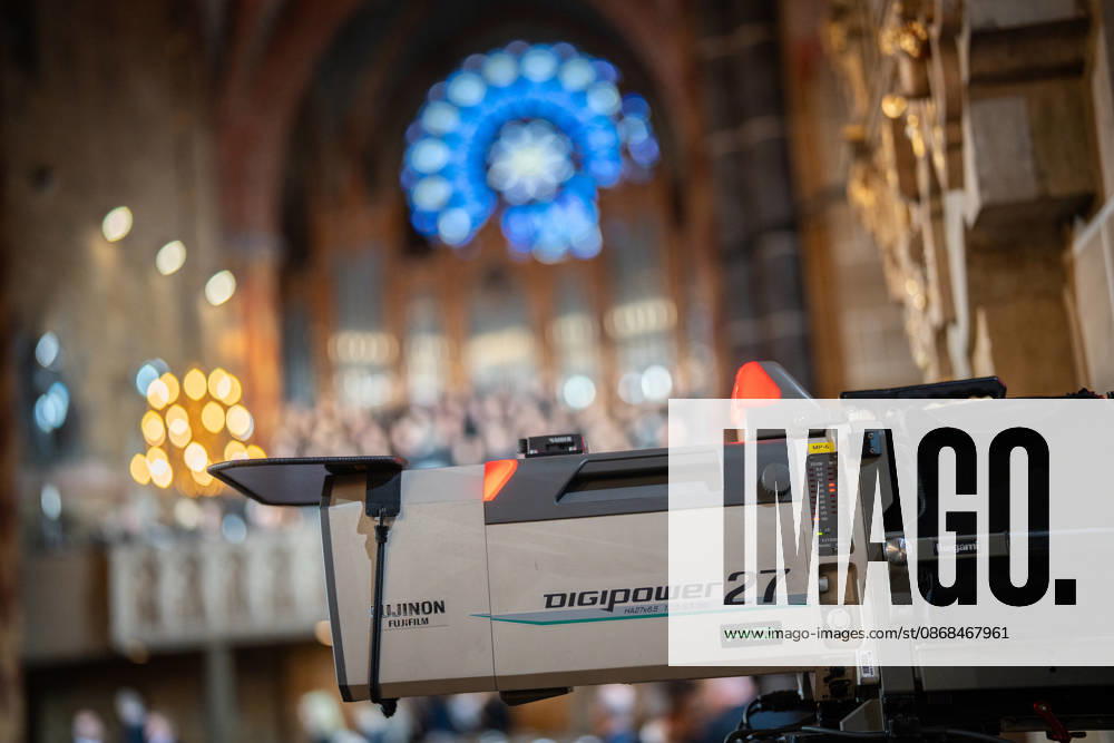 Ökumenischer Gottesdienst im Dom St. Petri Fujifilm Fujinon Digipower 27 HD, das ZDF überträgt den Gottesdienst live mit hochwertiger Technologie;Offizielle zentrale Feierlichkeiten zum Tag der Deutschen Einheit 2026 in Bremen, Bremen Bremen Deutschland Innenstadt