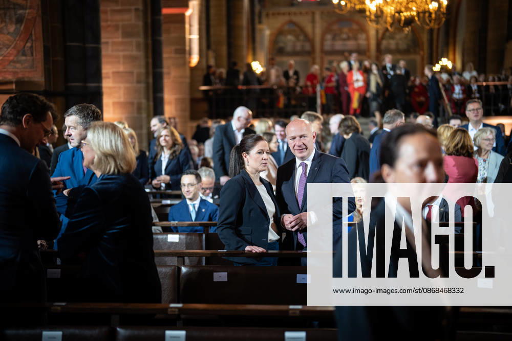Ökumenischer Gottesdienst im Dom St. Petri Kai Wegner, amtierender Regierender Bürgermeister von Berlin mit seiner Lebensgefährtin Katharina Günther-Wünsch, amtierende Senatorin für Bildung, Jugend und Familie in Berlin;Offizielle zentrale Feierlichkeiten zum Tag der Deutschen Einheit 2026 in Bremen, Bremen Bremen Deutschland Innenstadt