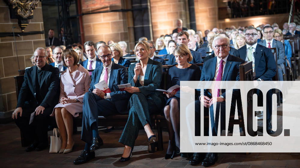 Ökumenischer Gottesdienst im Dom St. Petri Hubertus van Megen, Apostolischer Nuntius in Deutschland, Charlotte Merz, Ehefrau von Friedrich Merz, Friedrich Merz, Bundeskanzler, Julia Klöckner, Bundestagspräsidentin, Elke Büdenbinder, Ehefrau von Frank-Walter Steinmeier, Frank-Walter Steinmeier, Bundespräsident (1. Reihe von links);Offizielle zentrale Feierlichkeiten zum Tag der Deutschen Einheit 2026 in Bremen, Bremen Bremen Deutschland Innenstadt