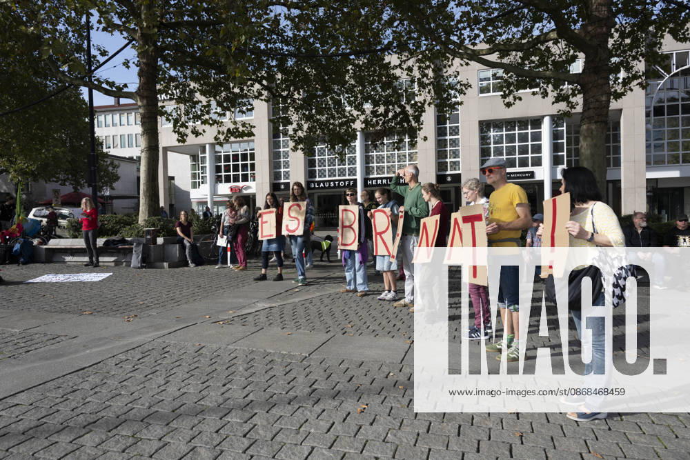 Pressetermin Initiative Es brennt Menschenkette in Dortmund, Hansaplatz Grußwort zur Eröfnnung Dortmund Hansaplatz und Westenhellweg NRW Deutschland