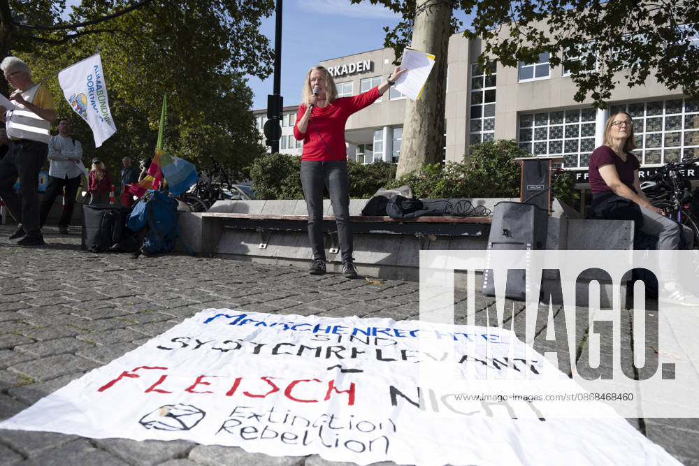 Pressetermin Initiative Es brennt Menschenkette in Dortmund, Hansaplatz Grußwort zur Eröfnnung Dortmund Hansaplatz und Westenhellweg NRW Deutschland