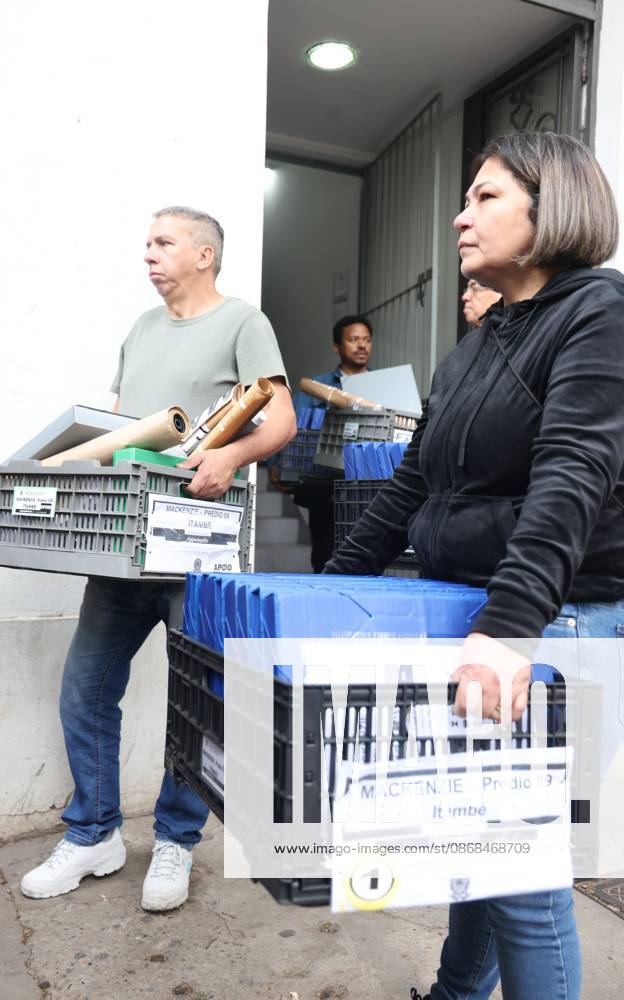 Ballot boxes leave the electoral office in Bela Vista, Sao Paulo. Sao Paulo (SP), 03 10 2026 2026 elections Electronic ballot boxes leave the 1st electoral office, in Bela Vista, Sao Paulo, to be transported to the polling places for the 1st round of the 2026 elections, scheduled for this Sunday (4).(Foto: Leco Viana Thenews2 imago images) Ballot boxes leave the electoral office in Bela Vista, Sao Paulo.