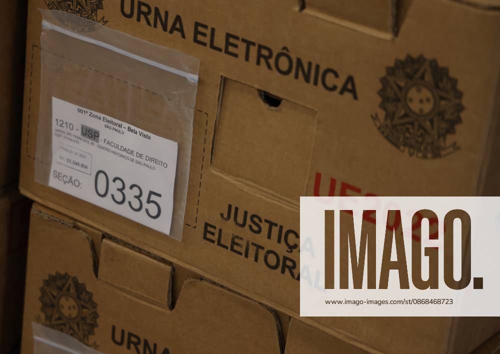 Ballot boxes leave the electoral office in Bela Vista, Sao Paulo. Sao Paulo (SP), 03 10 2026 2026 elections Electronic ballot boxes leave the 1st electoral office, in Bela Vista, Sao Paulo, to be transported to the polling places for the 1st round of the 2026 elections, scheduled for this Sunday (4).(Foto: Leco Viana Thenews2 imago images) Ballot boxes leave the electoral office in Bela Vista, Sao Paulo.