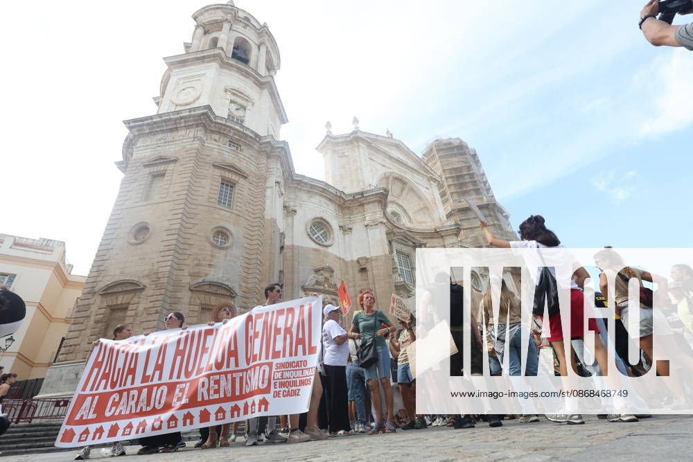 Cádiz Takes to the Streets for Decent Housing Photo of the protest in Cádiz for decent housing, organized by the Tenants Union October 3, 2026, in Cádiz, Andalusia, Spain October 3, 2026 Cádiz Cádiz Spain