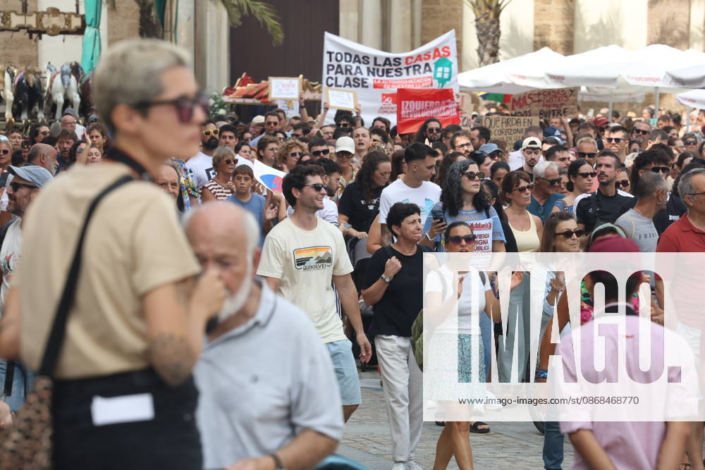 Cádiz Takes to the Streets for Decent Housing Photo of the protest in Cádiz for decent housing, organized by the Tenants Union October 3, 2026, in Cádiz, Andalusia, Spain October 3, 2026 Cádiz Cádiz Spain