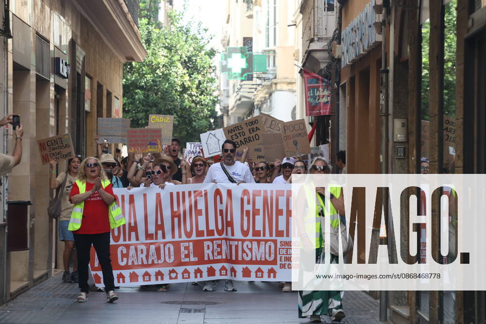 Cádiz Takes to the Streets for Decent Housing Photo of the protest in Cádiz for decent housing, organized by the Tenants Union October 3, 2026, in Cádiz, Andalusia, Spain October 3, 2026 Cádiz Cádiz Spain