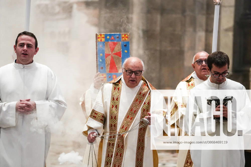 IPA89253298 - MILAN, October 3, 2026 - Ordination ceremony for temporary deacons held in Milan Cathedral by Archbishop Mario Delpini.