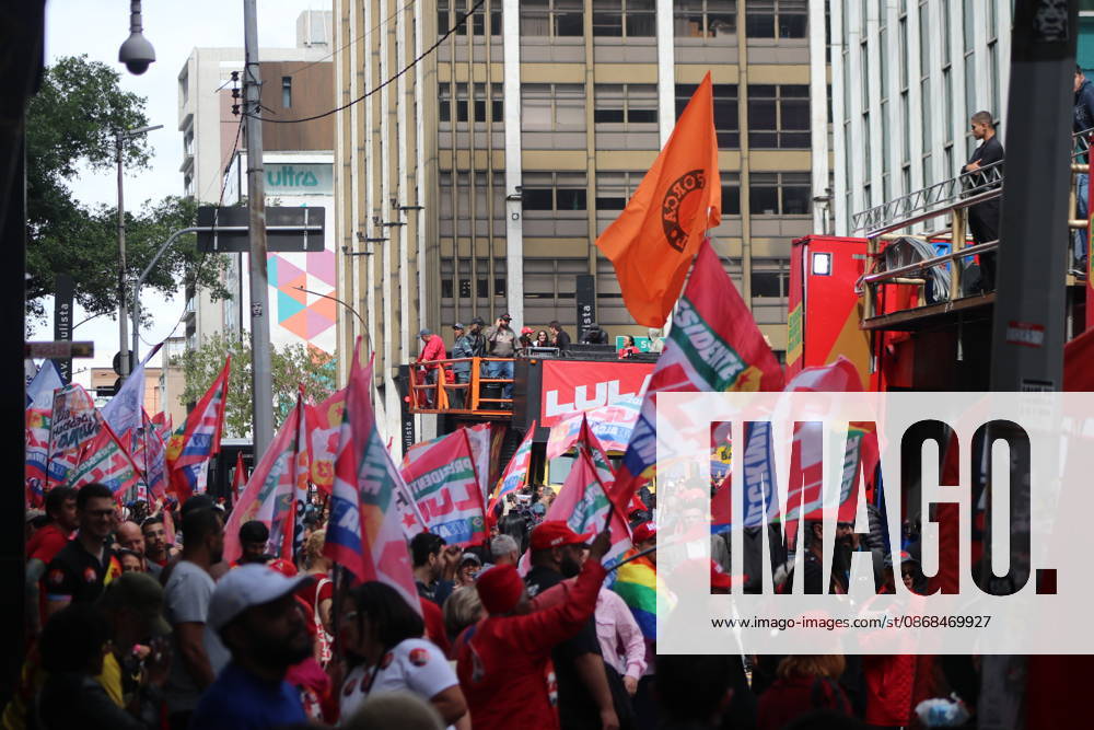 SaO PAULO, SP - 03.10.2026: CAMINHADA REuNE LULA E HADDAD EM SP - President and candidate for re-election Luiz Inacio Lula da Silva participates this Saturday (3), alongside Fernando Haddad, in a campaign walk on Avenida Paulista, in Sao Paulo. The gathering takes place at 10 am, at the corner with Alameda Ministro Rocha Azevedo, with a route along Paulista and Rua Augusta to Praca Roosevelt. The event takes place on the eve of the first round of elections. x3024069x Angà licaxAlves