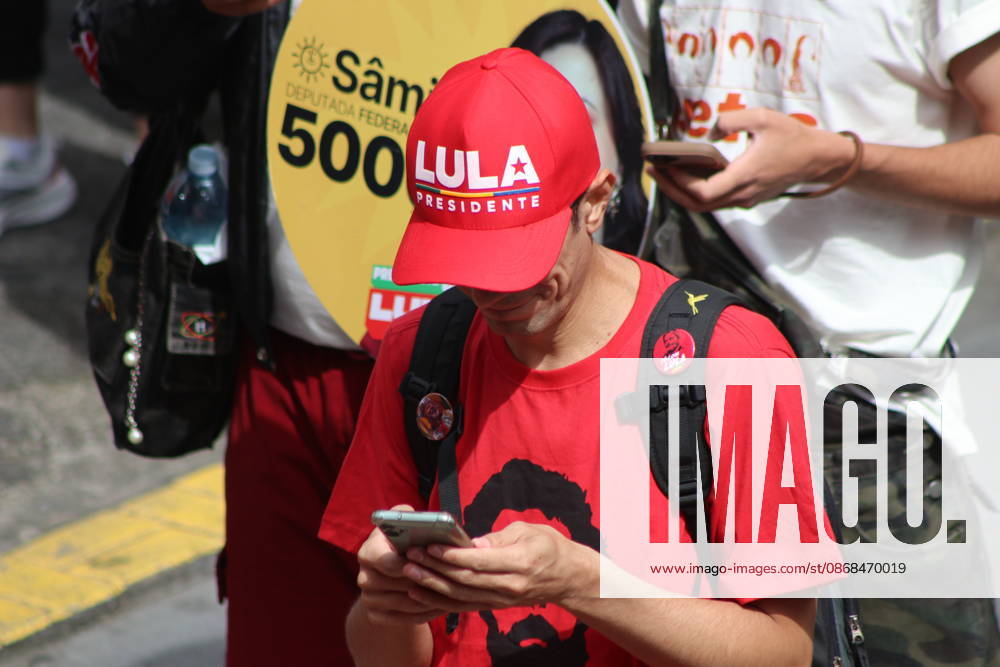 SaO PAULO, SP - 03.10.2026: CAMINHADA REuNE LULA E HADDAD EM SP - President and candidate for re-election Luiz Inacio Lula da Silva participates this Saturday (3), alongside Fernando Haddad, in a campaign walk on Avenida Paulista, in Sao Paulo. The gathering takes place at 10 am, at the corner with Alameda Ministro Rocha Azevedo, with a route along Paulista and Rua Augusta to Praca Roosevelt. The event takes place on the eve of the first round of elections. x3024078x Angà licaxAlves