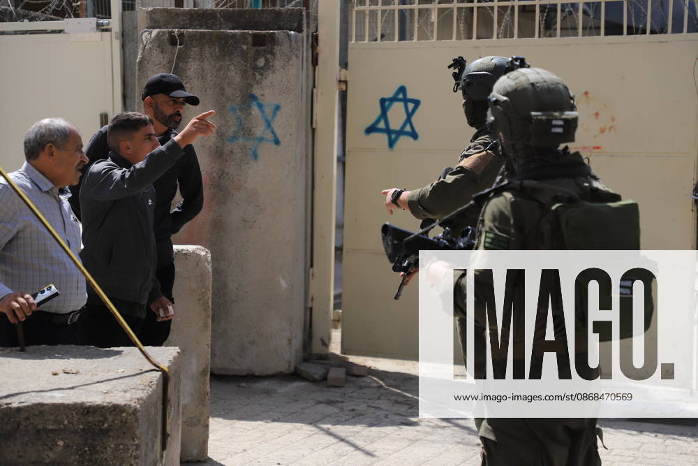 Israeli forces raid Hebron on Sukkot holiday HEBRON, WEST BANK, PALESTINE - OCTOBER 03: Israeli soldiers restrict the movement of Palestinians and take security measures as they raid the Old Town on the occasion of Sukkot feast in Hebron, West Bank, Palestine on October 03, 2026. Amer Shallodi Anadolu Hebron West Bank. Editorial use only. Please get in touch for any other usage.