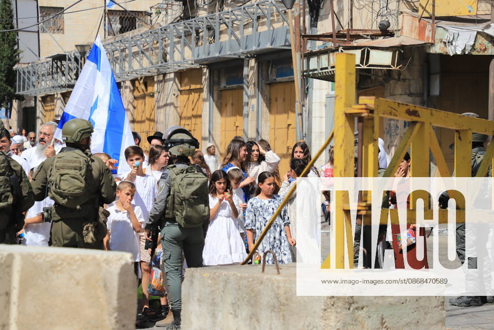 Israeli forces raid Hebron on Sukkot holiday HEBRON, WEST BANK, PALESTINE - OCTOBER 03: Israeli soldiers restrict the movement of Palestinians and take security measures as they raid the Old Town on the occasion of Sukkot feast in Hebron, West Bank, Palestine on October 03, 2026. Amer Shallodi Anadolu Hebron West Bank. Editorial use only. Please get in touch for any other usage.