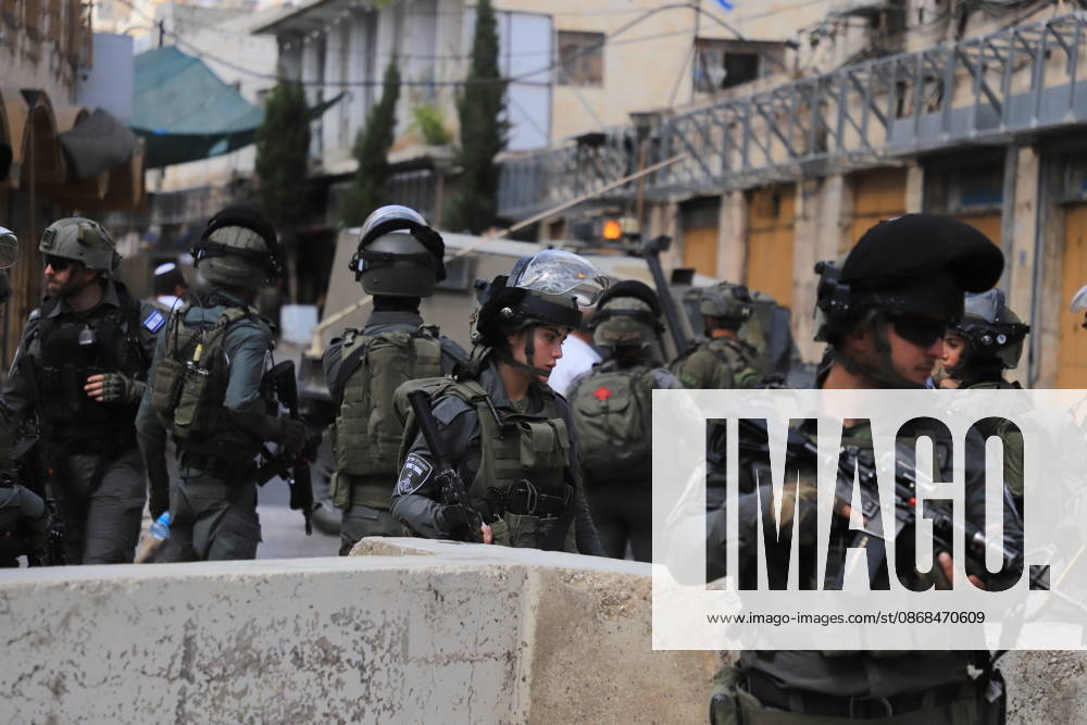 Israeli forces raid Hebron on Sukkot holiday HEBRON, WEST BANK, PALESTINE - OCTOBER 03: Israeli soldiers restrict the movement of Palestinians and take security measures as they raid the Old Town on the occasion of Sukkot feast in Hebron, West Bank, Palestine on October 03, 2026. Amer Shallodi Anadolu Hebron West Bank. Editorial use only. Please get in touch for any other usage.