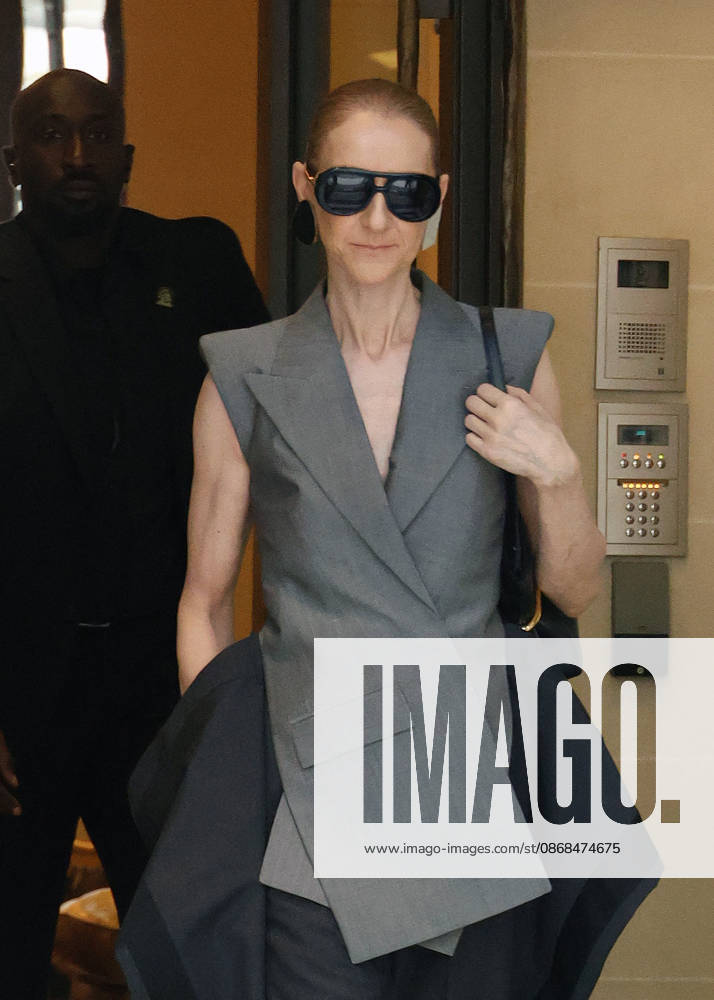 Céline Dion leaves the Royal Monceau hotel in Paris on October 3, 2026. Denis Guignebourg, Bestimage. Céline Dion leaves the Royal Monceau hotel in Paris on October 3, 2026. Paris, France