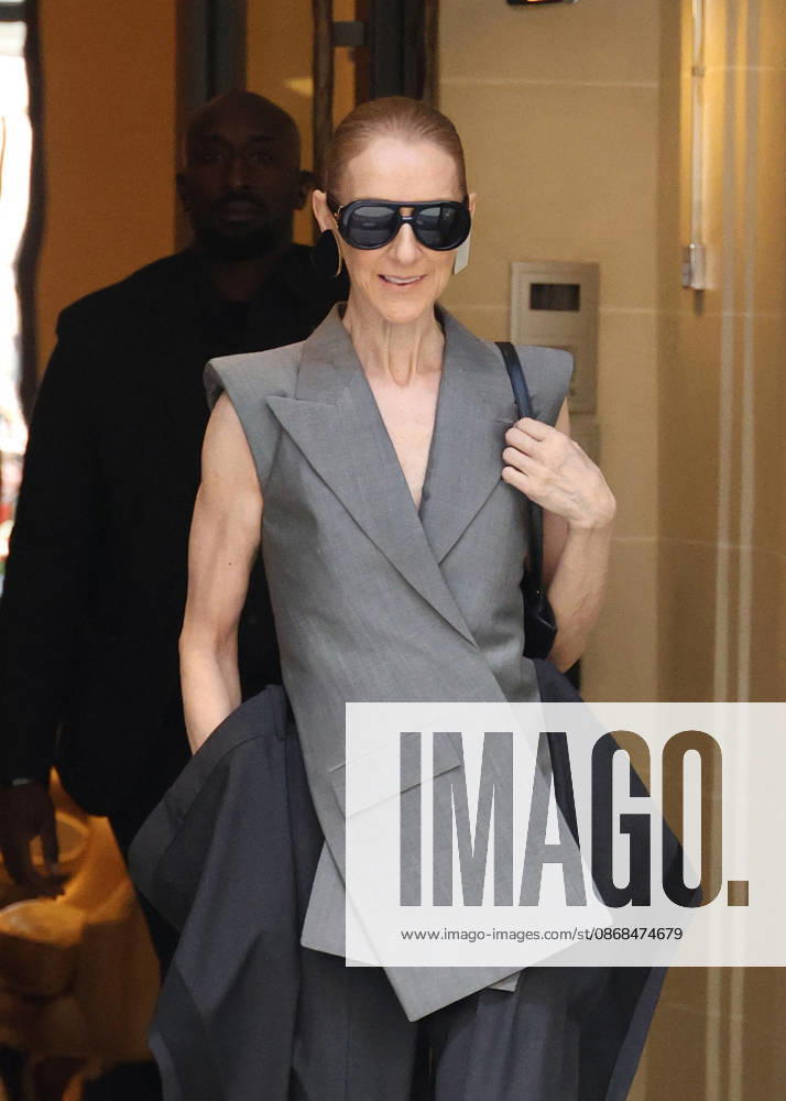 Céline Dion leaves the Royal Monceau hotel in Paris on October 3, 2026. Denis Guignebourg, Bestimage. Céline Dion leaves the Royal Monceau hotel in Paris on October 3, 2026. Paris, France