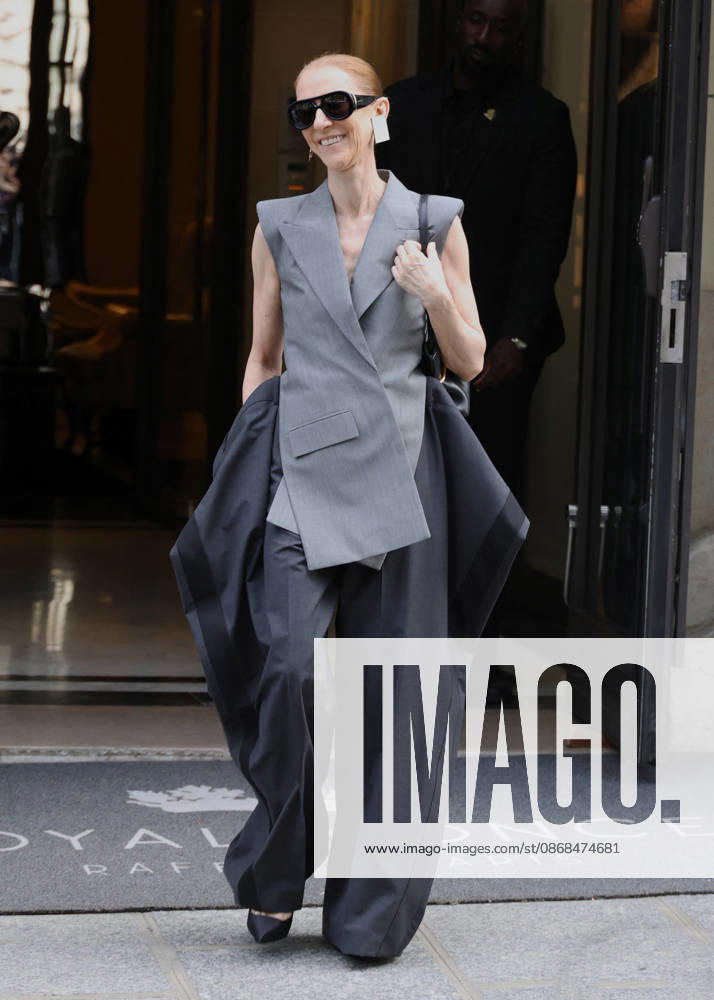 Céline Dion leaves the Royal Monceau hotel in Paris on October 3, 2026. Denis Guignebourg, Bestimage. Céline Dion leaves the Royal Monceau hotel in Paris on October 3, 2026. Paris, France