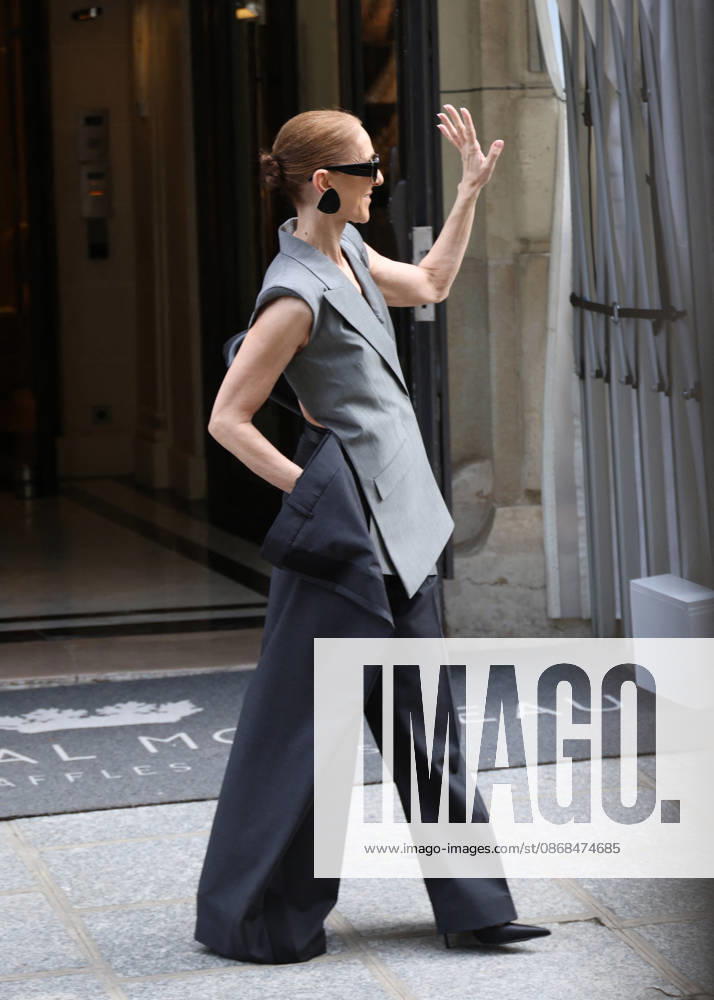 Céline Dion leaves the Royal Monceau hotel in Paris on October 3, 2026. Denis Guignebourg, Bestimage. Céline Dion leaves the Royal Monceau hotel in Paris on October 3, 2026. Paris, France