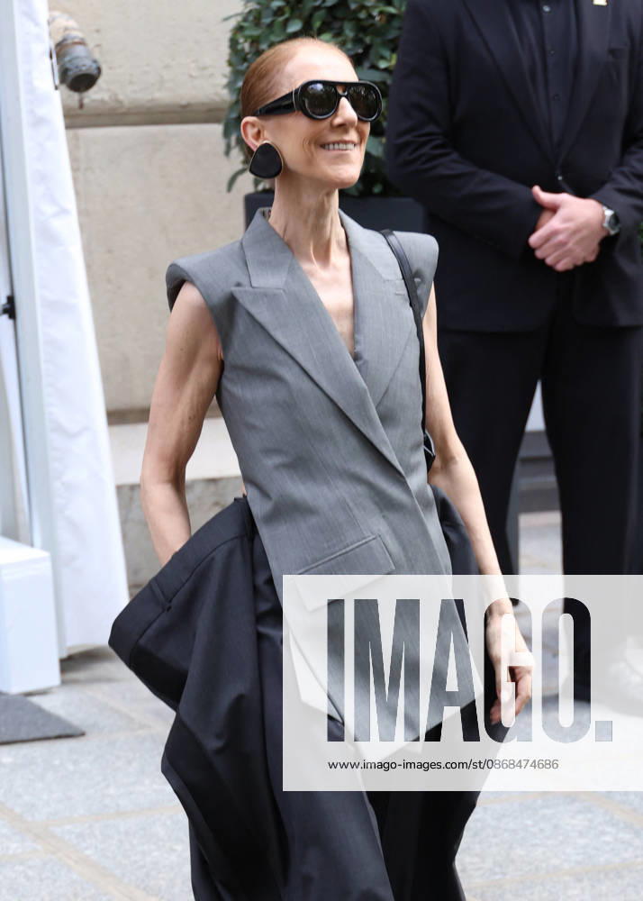 Céline Dion leaves the Royal Monceau hotel in Paris on October 3, 2026. Denis Guignebourg, Bestimage. Céline Dion leaves the Royal Monceau hotel in Paris on October 3, 2026. Paris, France
