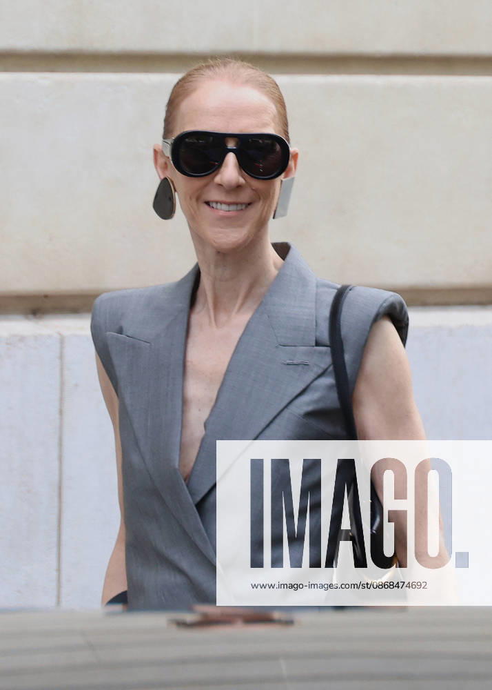 Céline Dion leaves the Royal Monceau hotel in Paris on October 3, 2026. Denis Guignebourg, Bestimage. Céline Dion leaves the Royal Monceau hotel in Paris on October 3, 2026. Paris, France