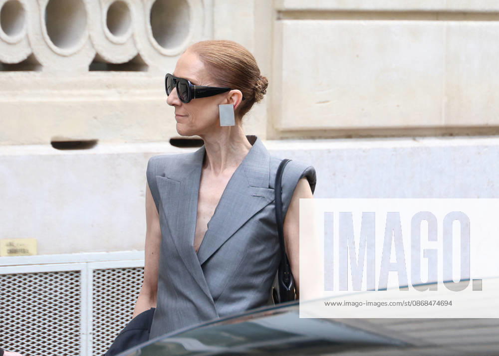 Céline Dion leaves the Royal Monceau hotel in Paris on October 3, 2026. Denis Guignebourg, Bestimage. Céline Dion leaves the Royal Monceau hotel in Paris on October 3, 2026. Paris, France