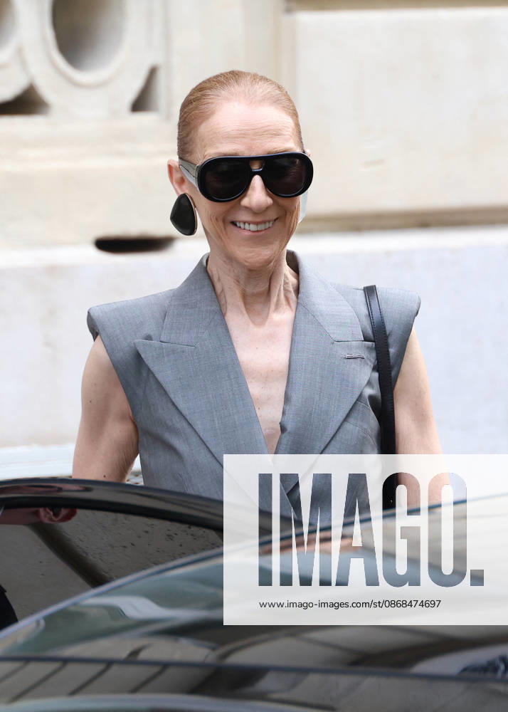 Céline Dion leaves the Royal Monceau hotel in Paris on October 3, 2026. Denis Guignebourg, Bestimage. Céline Dion leaves the Royal Monceau hotel in Paris on October 3, 2026. Paris, France