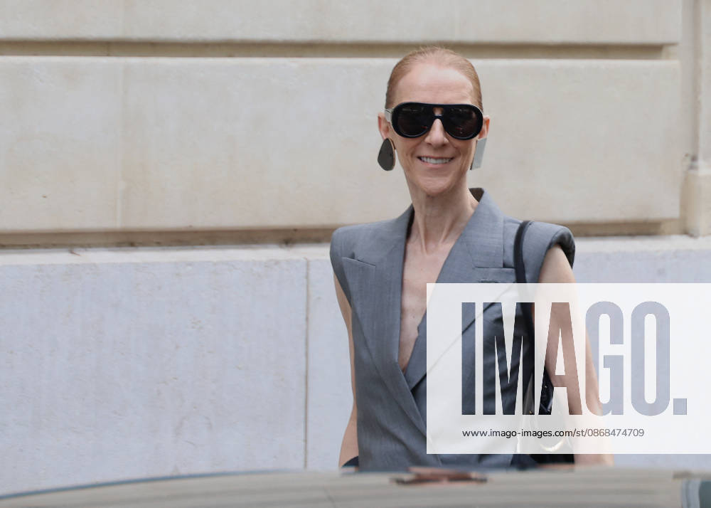 Céline Dion leaves the Royal Monceau hotel in Paris on October 3, 2026. Denis Guignebourg, Bestimage. Céline Dion leaves the Royal Monceau hotel in Paris on October 3, 2026.