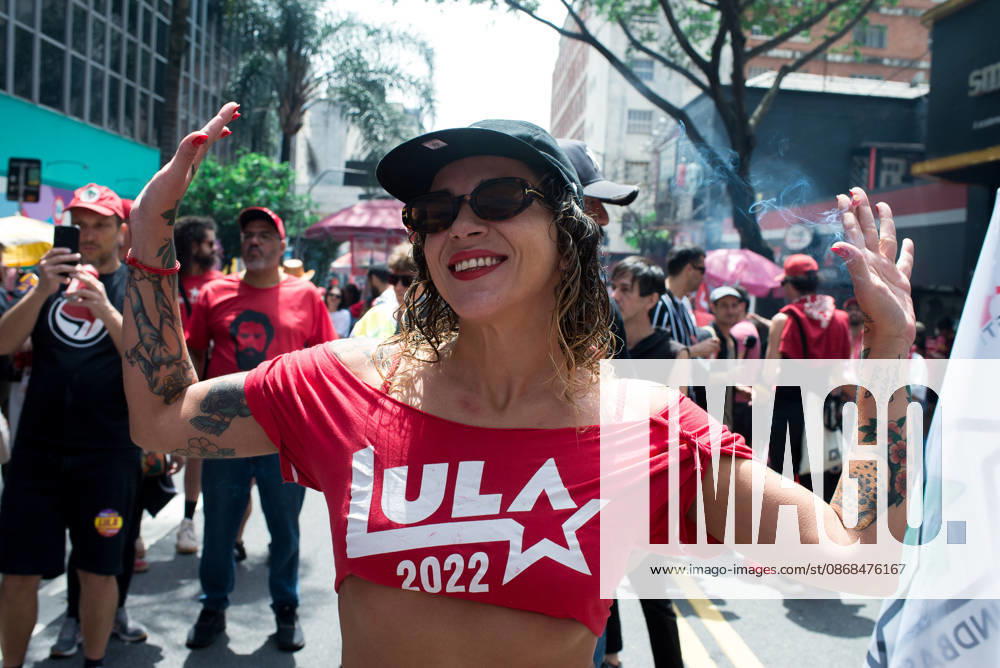 SaO PAULO, SP - 03.10.2026: CAMINHADA REuNE LULA E HADDAD EM SP - President and candidate for re-election Luiz Inacio Lula da Silva participates this Saturday (3), with Fernando Haddad, Simone Tebet and Marina Silva in a campaign walk on Avenida Paulista, in Sao Paulo. x3024147x VincentxBosson