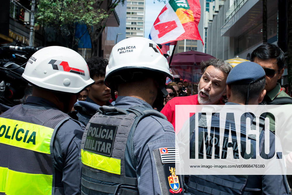 SaO PAULO, SP - 03.10.2026: CAMINHADA REuNE LULA E HADDAD EM SP - President and candidate for re-election Luiz Inacio Lula da Silva participates this Saturday (3), with Fernando Haddad, Simone Tebet and Marina Silva in a campaign walk on Avenida Paulista, in Sao Paulo. In the photo, tension with the military police before the start of the walk because of the obstruction of Avenida Paulista. Lawyer Marco Aurélio de Carvalho, coordinator of Lula& 39;s campaign in Sao Paulo, argued with the commander of the police operation. x3024154x VincentxBosson