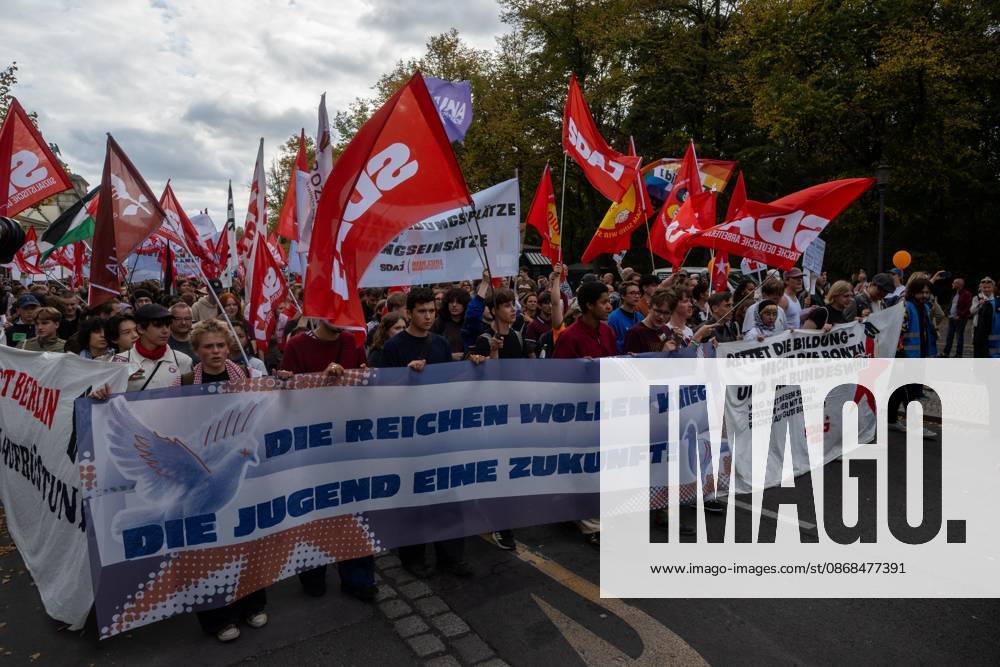 Thousands Join Peace Demonstration in Berlin Against Rearmament and Conscription BERLIN, GERMANY OCTOBER 3, 2026: Thousands of people took part in a peace demonstration in central Berlin on German Unity Day. A coalition of peace initiatives, trade unions, and political and civil-society groups organized the protest. The demonstrators focused on military rearmament, the possible reintroduction of conscription, and Germanys military policy. The march began at the Brandenburg Gate and continued through the government district before concluding with a rally. The demonstration brought together participants expressing opposition to Germanys current and proposed military policies on a national public holiday. Berlin Germany