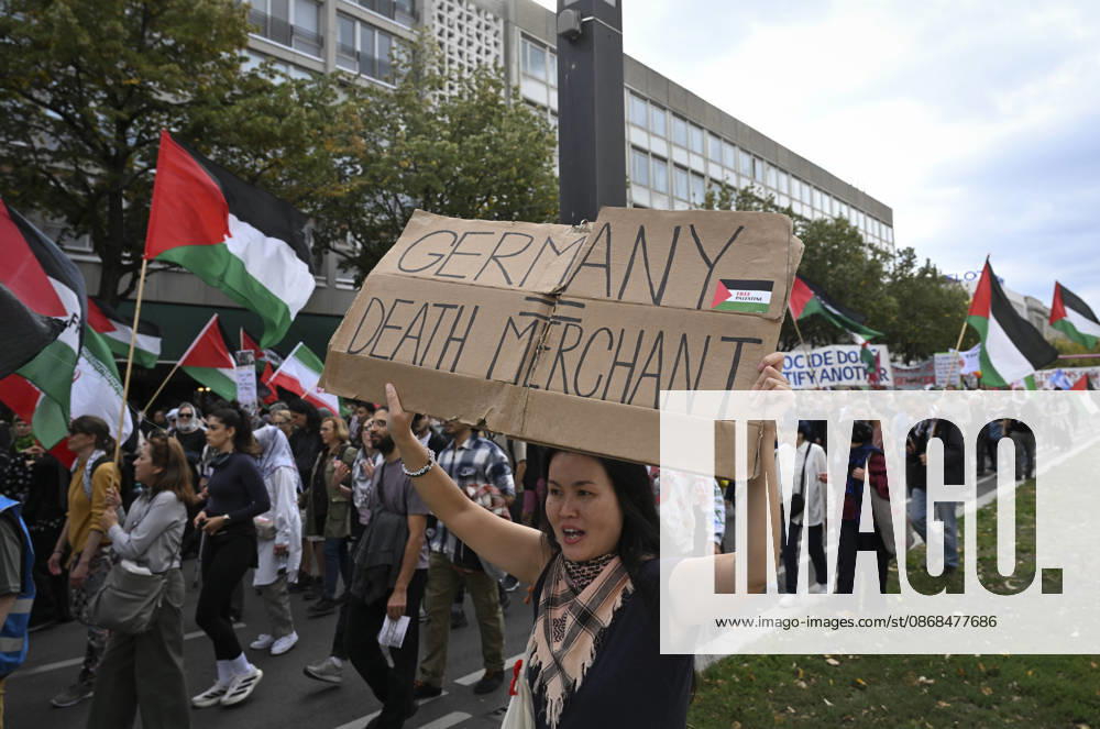 Thousands protest rearmament and conscription in Berlin BERLIN, GERMANY - OCTOBER 3: Thousands of people, including pro-Palestinian supporters, gather at the historic Brandenburg Gate to protest against rearmament, war and compulsory military service in Berlin, Germany, on October 3, 2026. The demonstrators, responding to a call by an initiative made up of various groups and political parties, later march through the city center. Halil Sagirkaya Anadolu Berlin Germany. Editorial use only. Please get in touch for any other usage.