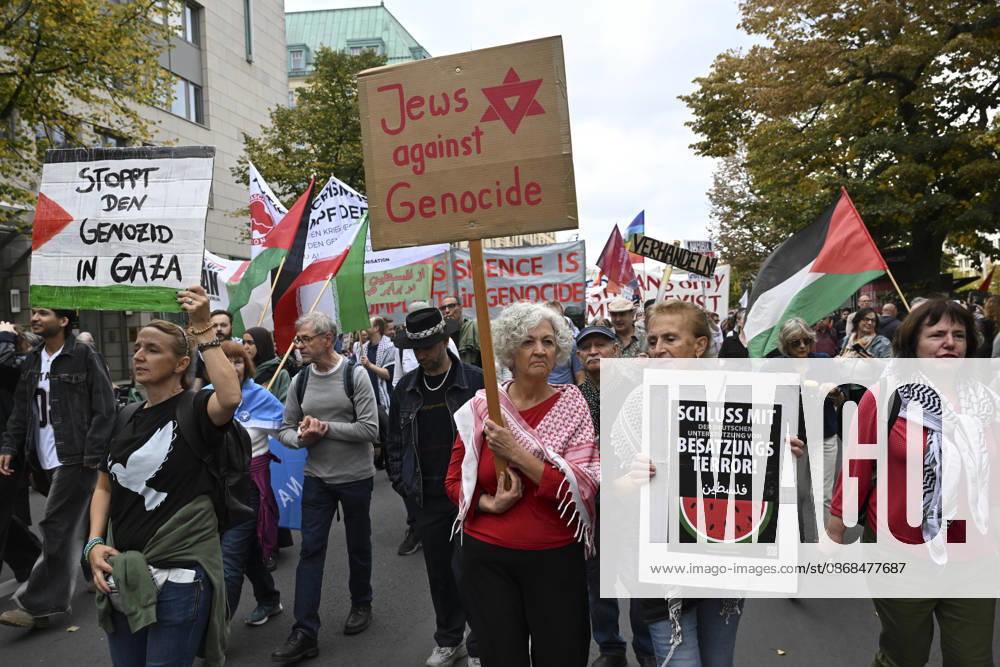Thousands protest rearmament and conscription in Berlin BERLIN, GERMANY - OCTOBER 3: Thousands of people, including pro-Palestinian supporters, gather at the historic Brandenburg Gate to protest against rearmament, war and compulsory military service in Berlin, Germany, on October 3, 2026. The demonstrators, responding to a call by an initiative made up of various groups and political parties, later march through the city center. Halil Sagirkaya Anadolu Berlin Germany. Editorial use only. Please get in touch for any other usage.