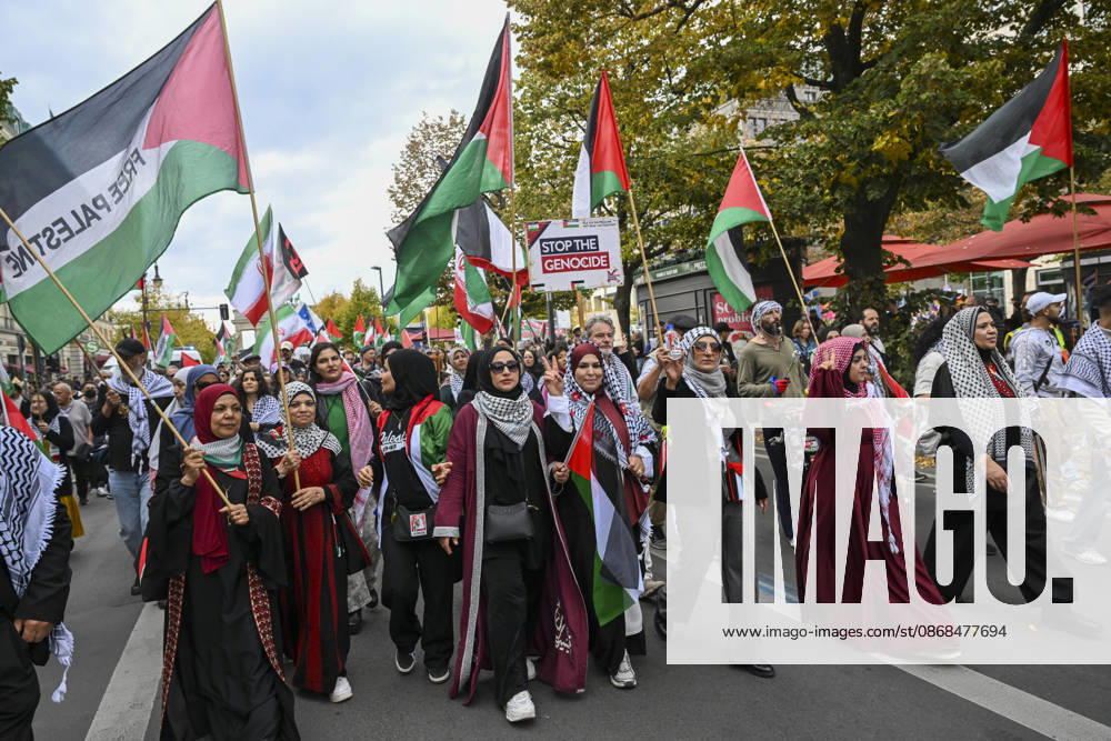 Thousands protest rearmament and conscription in Berlin BERLIN, GERMANY - OCTOBER 3: Thousands of people, including pro-Palestinian supporters, gather at the historic Brandenburg Gate to protest against rearmament, war and compulsory military service in Berlin, Germany, on October 3, 2026. The demonstrators, responding to a call by an initiative made up of various groups and political parties, later march through the city center. Halil Sagirkaya Anadolu Berlin Germany. Editorial use only. Please get in touch for any other usage.