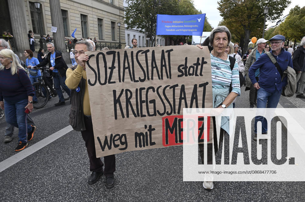 Thousands protest rearmament and conscription in Berlin BERLIN, GERMANY - OCTOBER 3: Thousands of people gather at the historic Brandenburg Gate to protest against rearmament, war and compulsory military service in Berlin, Germany, on October 3, 2026. The demonstrators, responding to a call by an initiative made up of various groups and political parties, later march through the city center. Halil Sagirkaya Anadolu Berlin Germany. Editorial use only. Please get in touch for any other usage.