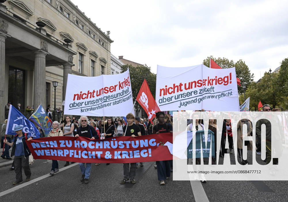 Thousands protest rearmament and conscription in Berlin BERLIN, GERMANY - OCTOBER 3: Thousands of people gather at the historic Brandenburg Gate to protest against rearmament, war and compulsory military service in Berlin, Germany, on October 3, 2026. The demonstrators, responding to a call by an initiative made up of various groups and political parties, later march through the city center. Halil Sagirkaya Anadolu Berlin Germany. Editorial use only. Please get in touch for any other usage.