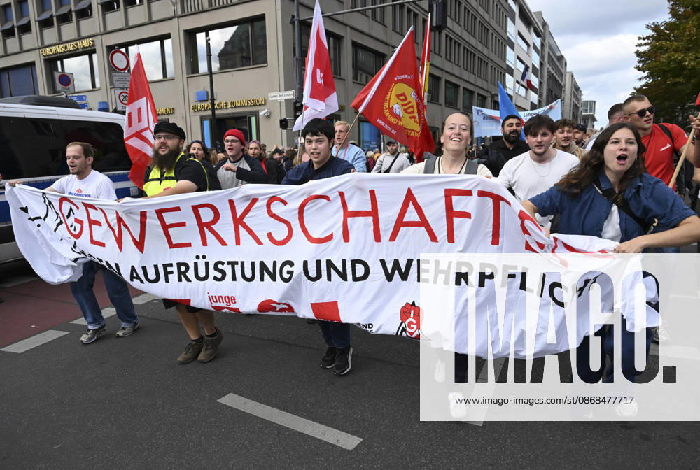 Thousands protest rearmament and conscription in Berlin BERLIN, GERMANY - OCTOBER 3: Thousands of people gather at the historic Brandenburg Gate to protest against rearmament, war and compulsory military service in Berlin, Germany, on October 3, 2026. The demonstrators, responding to a call by an initiative made up of various groups and political parties, later march through the city center. Halil Sagirkaya Anadolu Berlin Germany. Editorial use only. Please get in touch for any other usage.