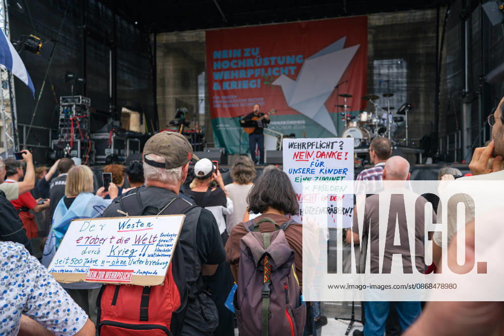 Thousands of people of all ages, including many school-age teenagers, marched through Berlinâ€⠢s Mitte district to protest mandatory military service, cuts to social services and increased spending on the arms industry. Berlin Germany - ZUMAk201 20261003_zip_k201_001