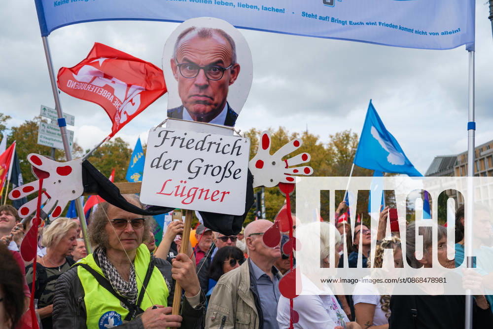 Thousands of people of all ages, including many school-age teenagers, marched through Berlinâ€⠢s Mitte district to protest mandatory military service, cuts to social services and increased spending on the arms industry. Berlin Germany - ZUMAk201 20261003_zip_k201_002