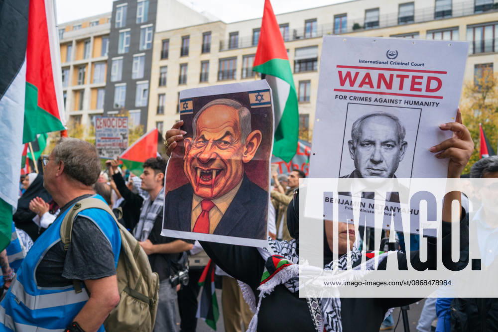 Thousands of people of all ages, including many school-age teenagers, marched through Berlinâ€⠢s Mitte district to protest mandatory military service, cuts to social services and increased spending on the arms industry. Berlin Germany - ZUMAk201 20261003_zip_k201_003