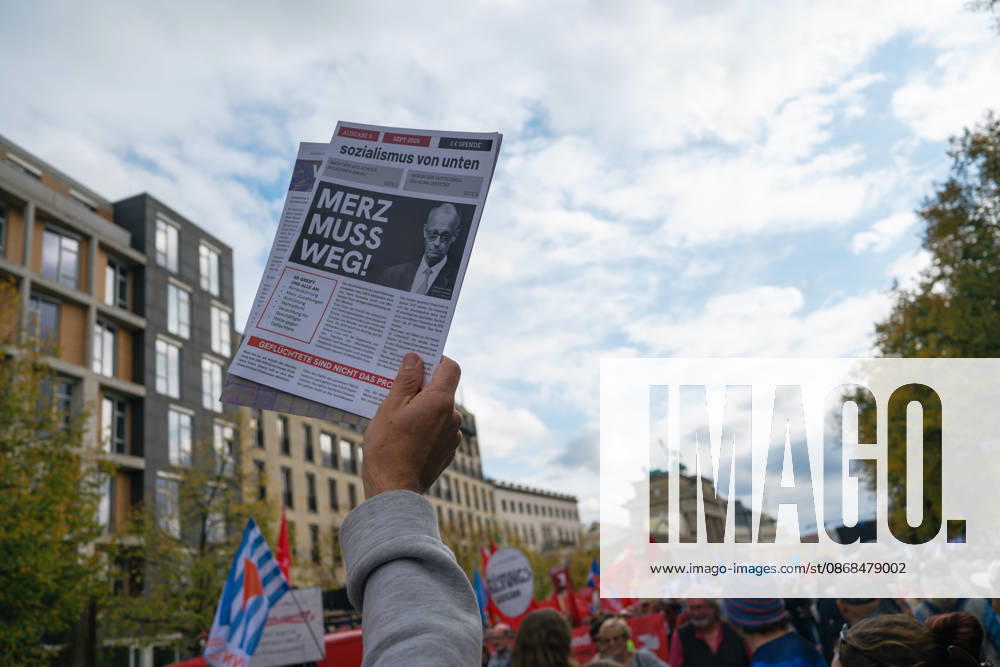 Thousands of people of all ages, including many school-age teenagers, marched through Berlinâ€⠢s Mitte district to protest mandatory military service, cuts to social services and increased spending on the arms industry. Berlin Germany - ZUMAk201 20261003_zip_k201_008