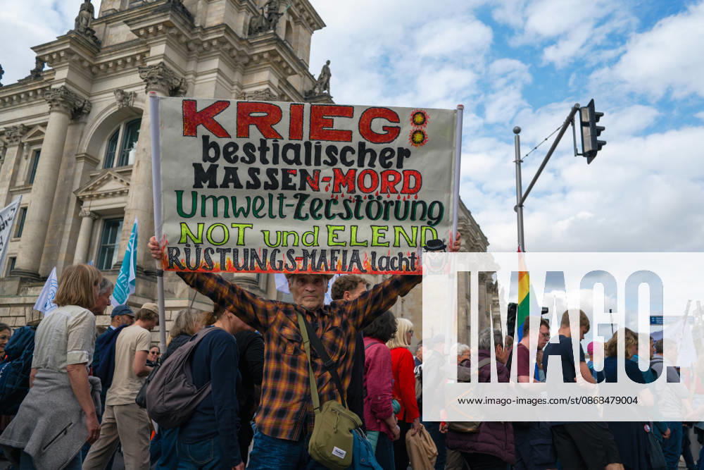 Thousands of people of all ages, including many school-age teenagers, marched through Berlinâ€⠢s Mitte district to protest mandatory military service, cuts to social services and increased spending on the arms industry. Berlin Germany - ZUMAk201 20261003_zip_k201_010