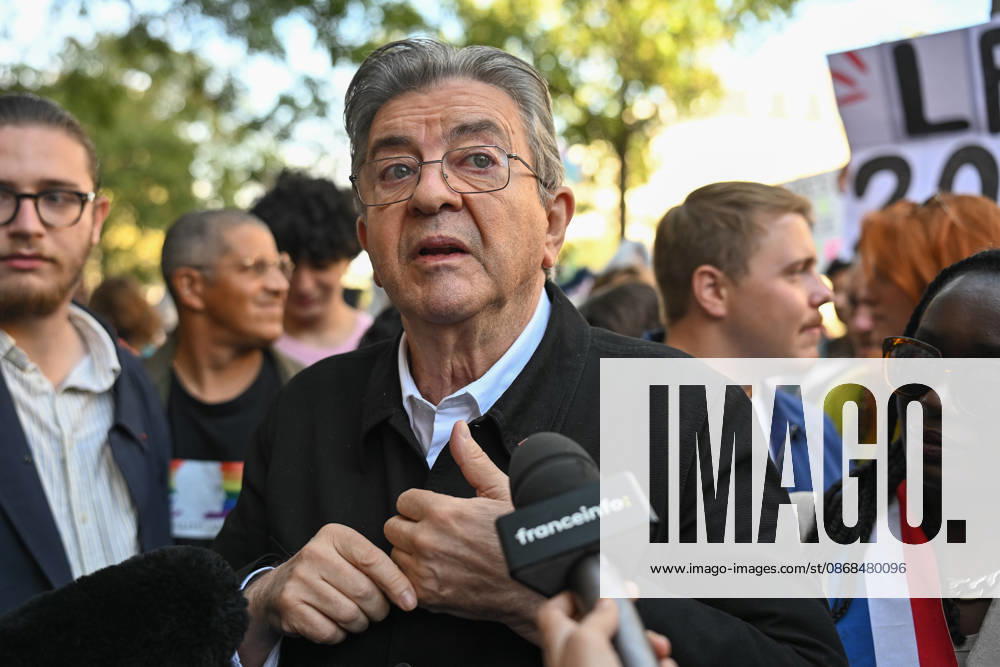 Jean-Luc Mélenchon, the LFI candidate in the 2027 presidential election, addresses the crowd on the sidelines of the 2026 Pride March in Paris on 3 October 2026 - 03 10 2026 - France Ile-de-France (region) Paris - JulienxMattiax Pictorium LePictorium_0341767