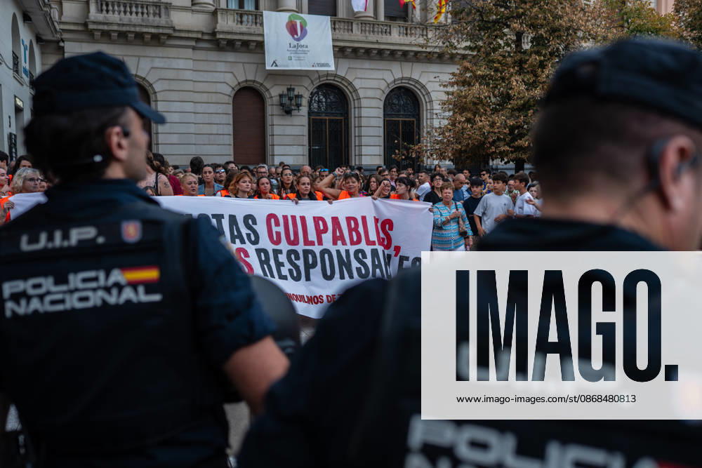 People take part in a demonstration in Zaragoza, Spain, on October 3, 2026, calling for access to affordable housing and defending the right to decent housing. The march, organized by the Zaragoza Tenants Union, began at Santo Domingo Square and moved through the city center before ending at Pilar Square. Demonstrators carried banners and placards and chanted slogans about housing affordability, rents and evictions Zaragoza Spain