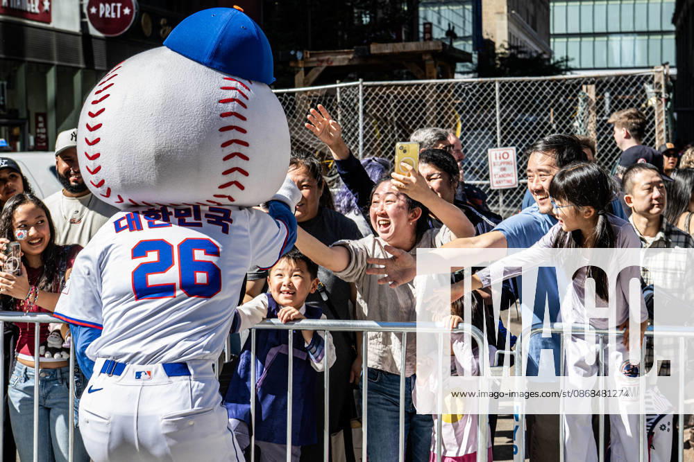 MR. MET greets fans at the 2026 NYC Korean parade on Sixth Avenue in Manhattan. New York USA - ZUMAh214 20261003_znp_h214_034