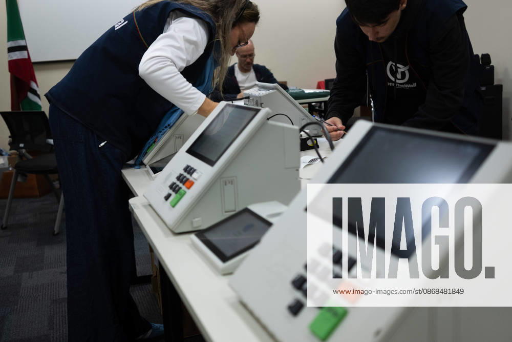 CRICIuMA, SC - 03.10.2026: PREPARATION OF ELECTRONIC VOTING MACHINES - Electronic ballot boxes being prepared this Saturday (03), the day before the elections, in the 10th Electoral Zone of the municipality in Criciuma SC. x3024247x Josà xDemathÃ
