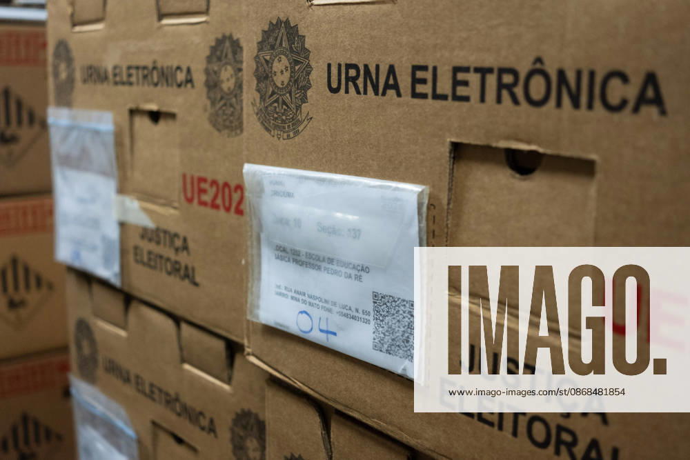 CRICIuMA, SC - 03.10.2026: PREPARATION OF ELECTRONIC VOTING MACHINES - Electronic ballot boxes being prepared this Saturday (03), the day before the elections, in the 10th Electoral Zone of the municipality in Criciuma SC. x3024258x Josà xDemathÃ