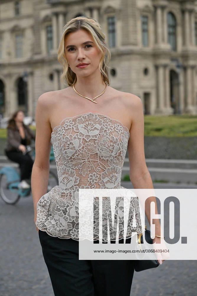 PFW Elie Saab Outside Arrivals Zita d Hauteville arriving at the Elie Saab show during Paris Fashion Week, in Paris, France on 3 October 2026. Photo by Julien Reynaud APS-Medias ABACAPRESS.COM Paris France