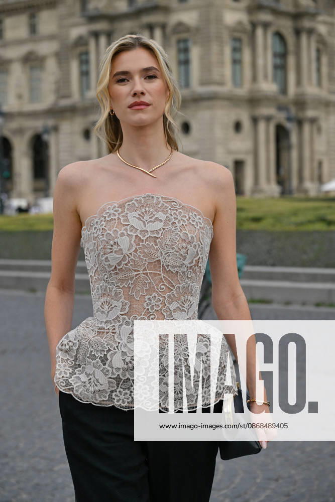 PFW Elie Saab Outside Arrivals Zita d Hauteville arriving at the Elie Saab show during Paris Fashion Week, in Paris, France on 3 October 2026. Photo by Julien Reynaud APS-Medias ABACAPRESS.COM Paris France